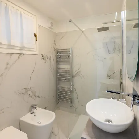 - Isola Madre Apartment